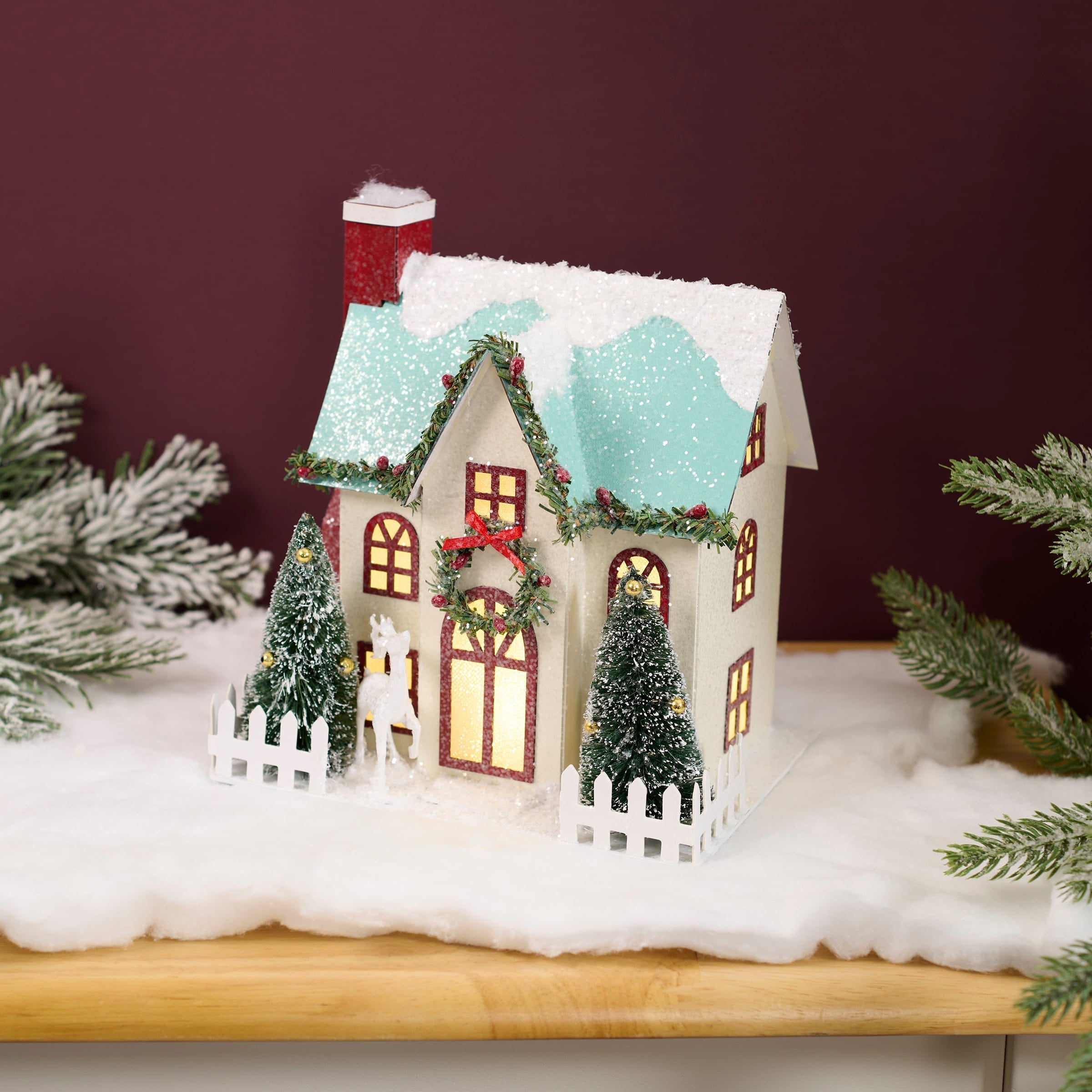 8.25" Lighted Wreath House Sitter